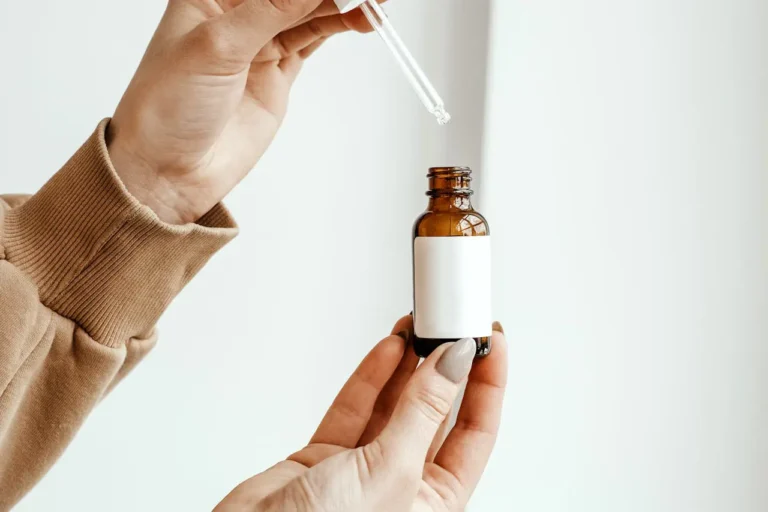 Czy po oleju jojoba skóra może być sucha? Sprawdź, dlaczego!